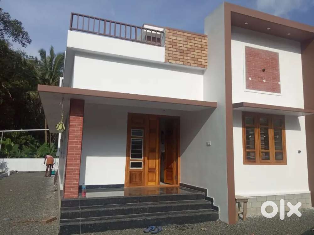 9.5cent.3bedroomattachedhouse.mamuoode.charch.near.mainroad300meter