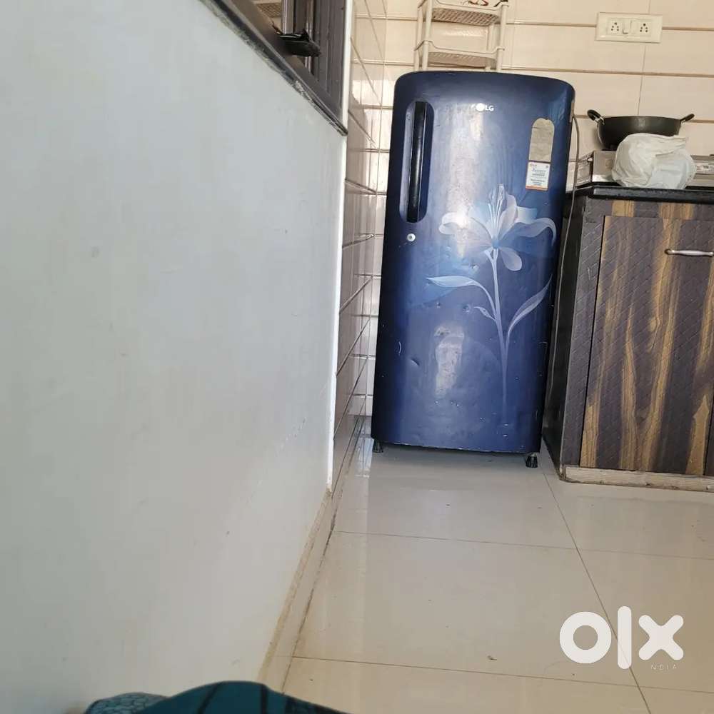 Fridge LG is urgent for sell