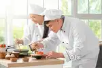 Pune biryani outlet pe helping person chahiye