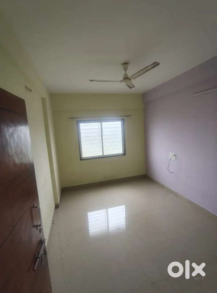 I am looking for male flatmate for hall area