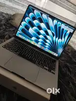 MacBook Air M2 - 8GB RAM / 256GB SSD