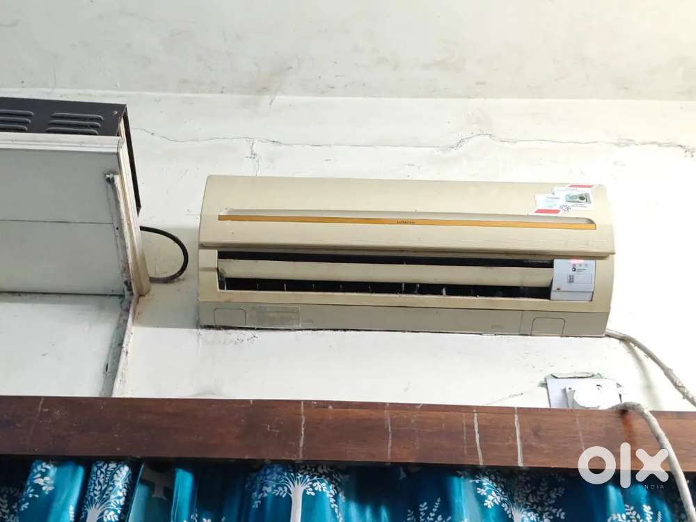 Hitachi good condition ac