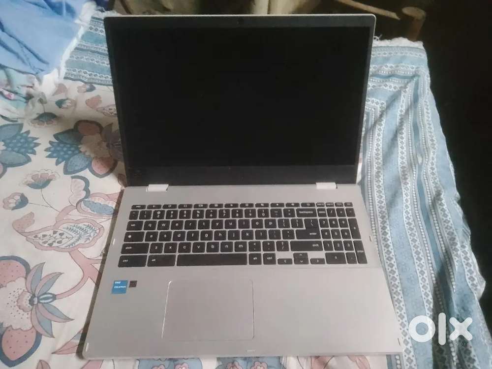 Asus Chromebook 1 year old in very good condition