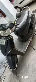 Kisse ko scooty sikhni ho contact me