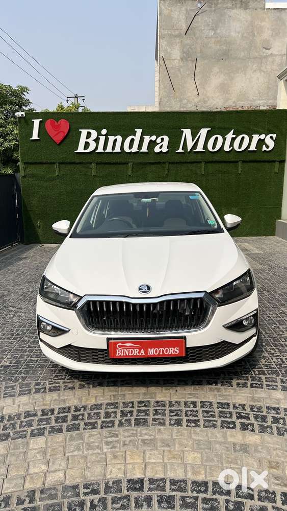 Skoda Slavia Ambition 1.0L TSI MT, 2023, Petrol