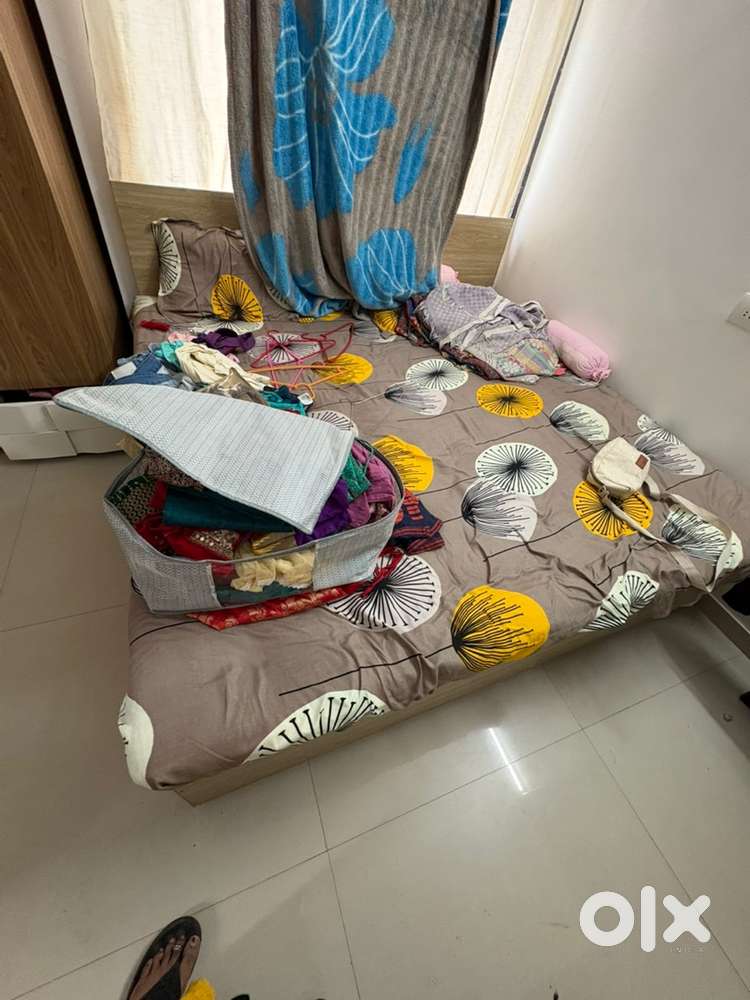 Wardrobe with 4 door and bed with storage