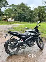 Pulsar NS160 Office Commute