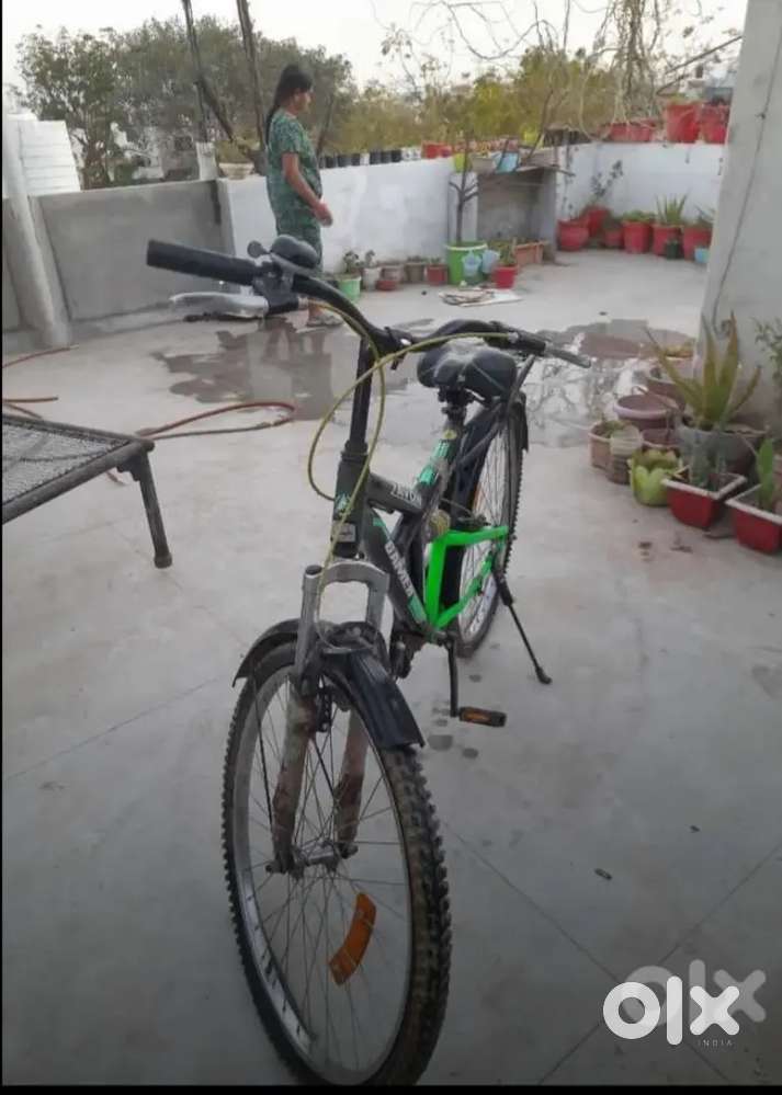 Full size avon  gamer cycle, dual suspension, power brake