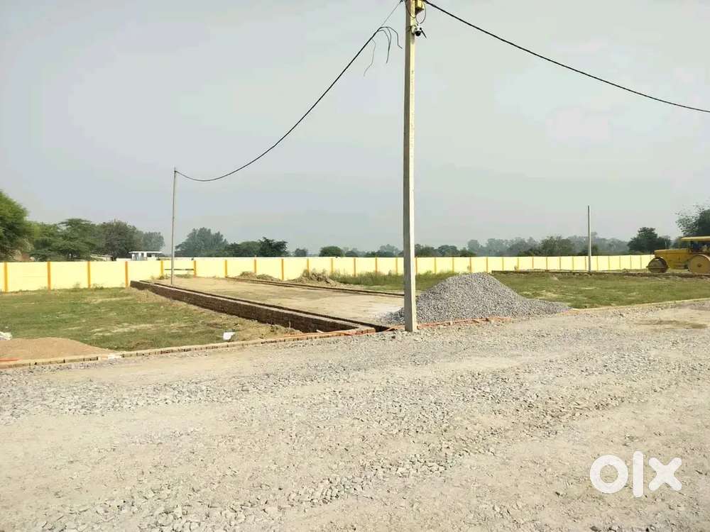 100 गज 150 गज ke plot le 30 feet road  pe लाइट की सुविधा के  साथ