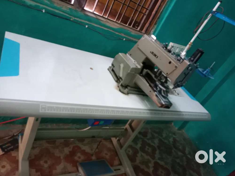 Button sewing machine