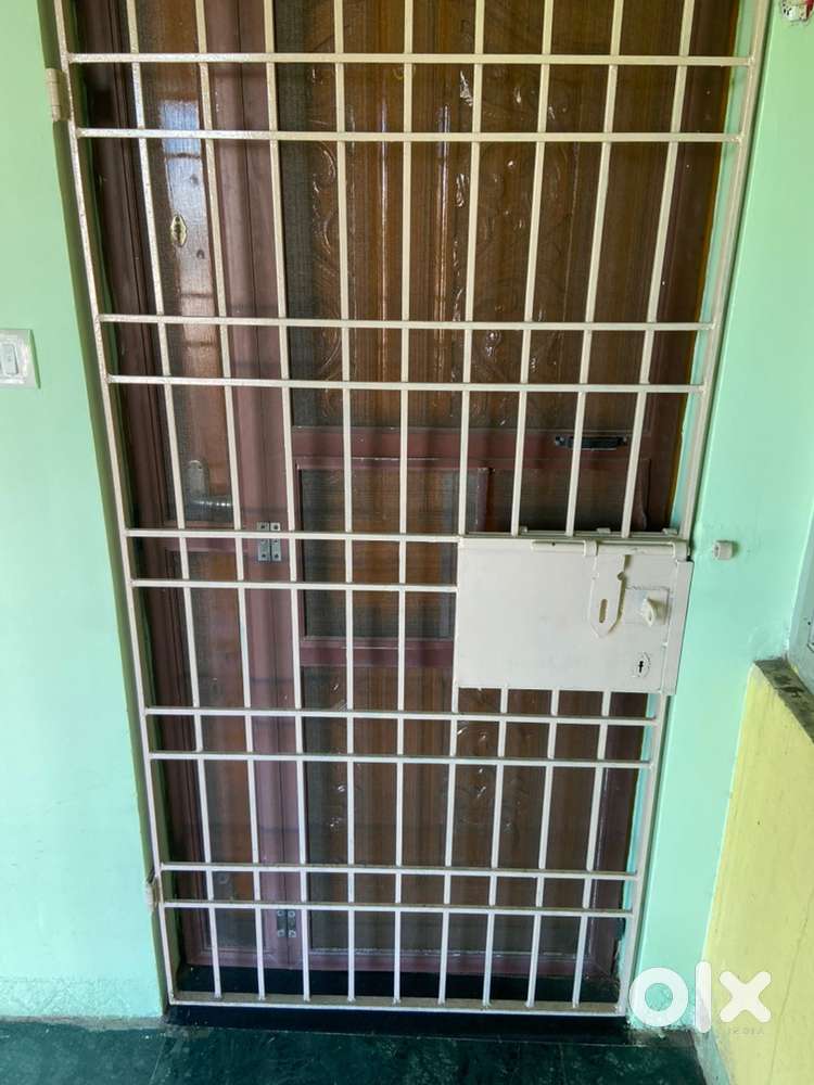 2bhk flat Resale 700meters from urapakkam railway station