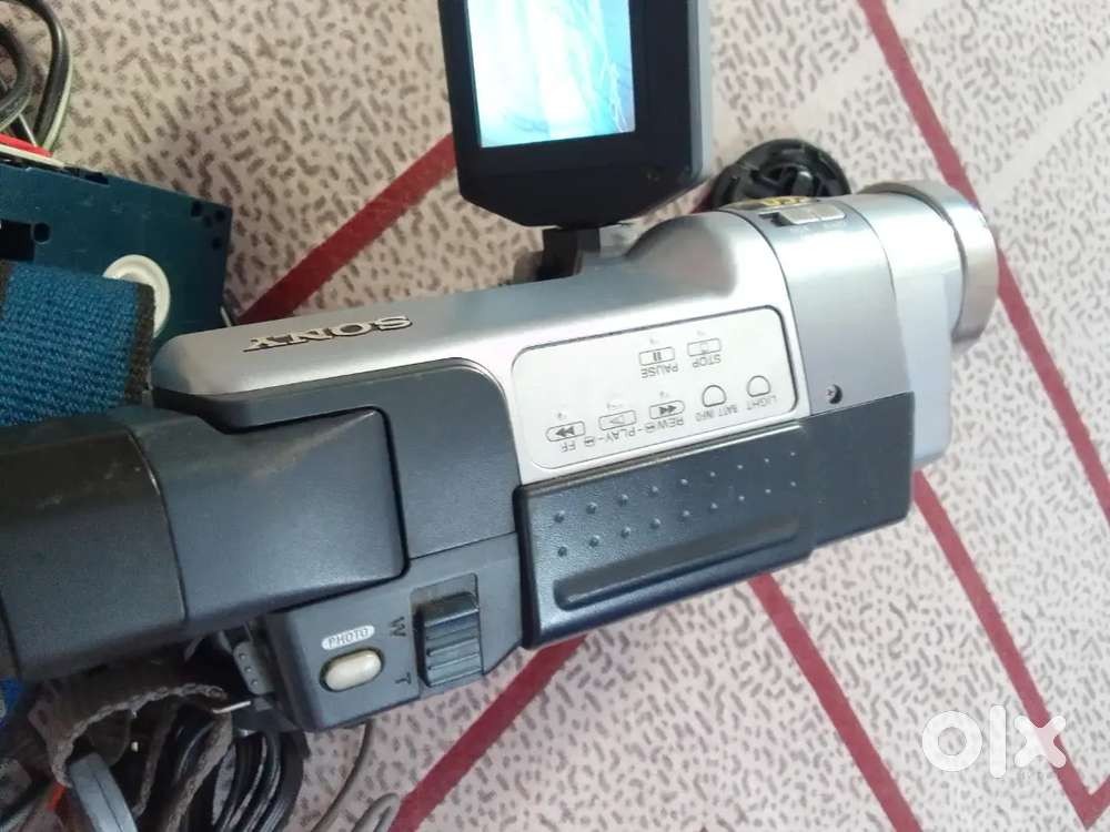 Sony trv  dcr digital 8 camcorder