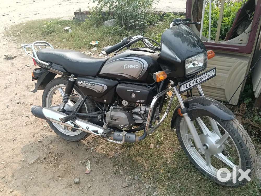 2023 10 November ki gadi hai. Gadi saaf condition main hain