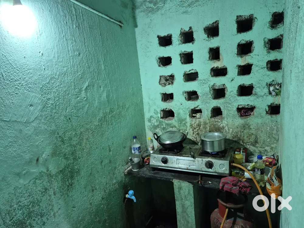 Bachelor competitive roommate