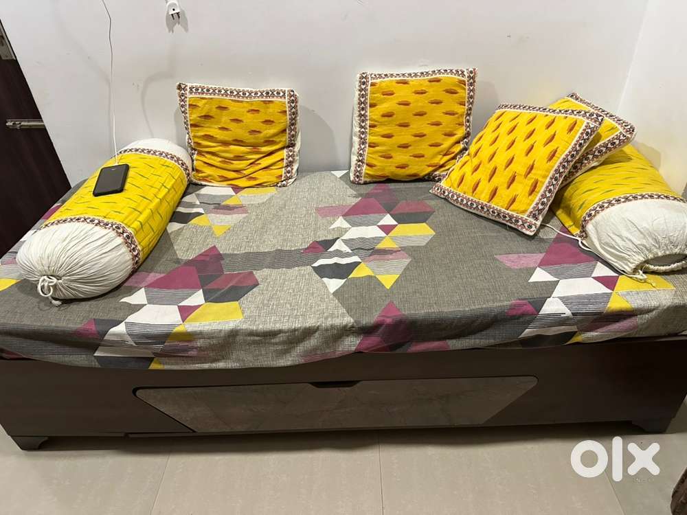 Diwana with mattress