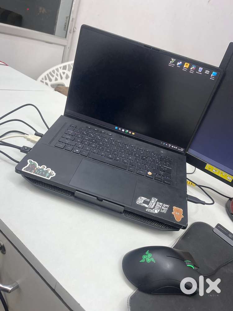 ROG ZEPHYRUS M16