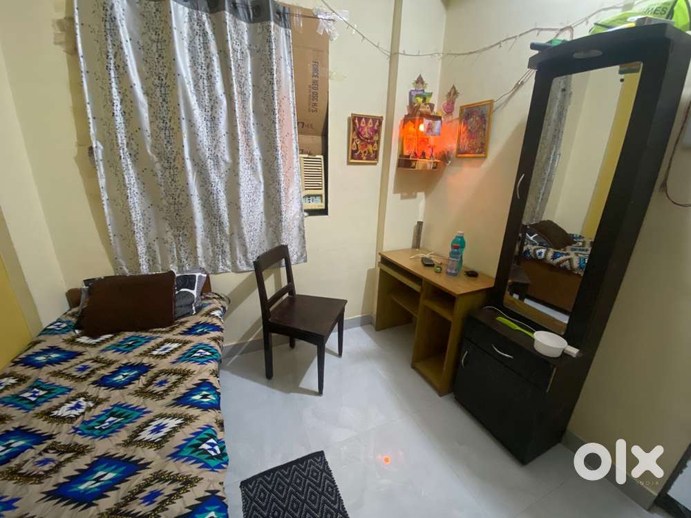 Looking for pg in versova