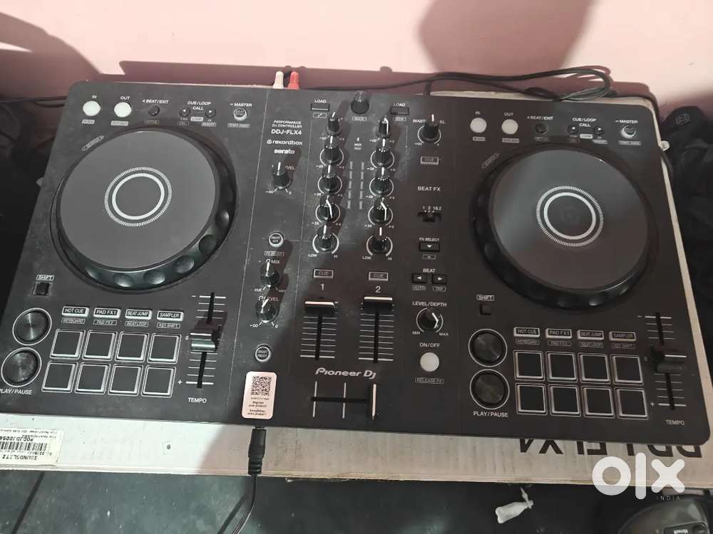 Full DJ Setup - Controller + Studio Mic

+ Speaker/Headphone Combo