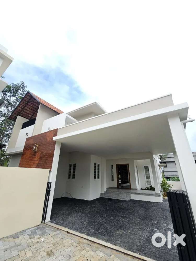 LUXURIOUS 4BHK HOUSE AT KAKKANAD INFOPARK THEVAKAL PUKKATUPADY