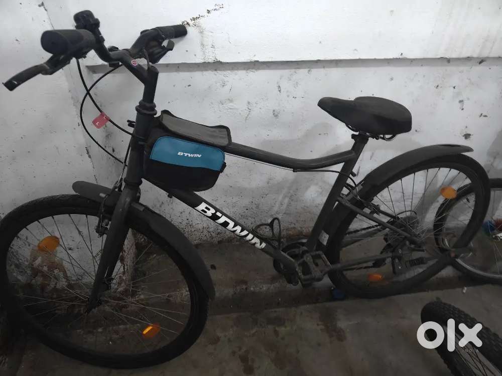 BTwin cycle Large size.8 months old; very good condition