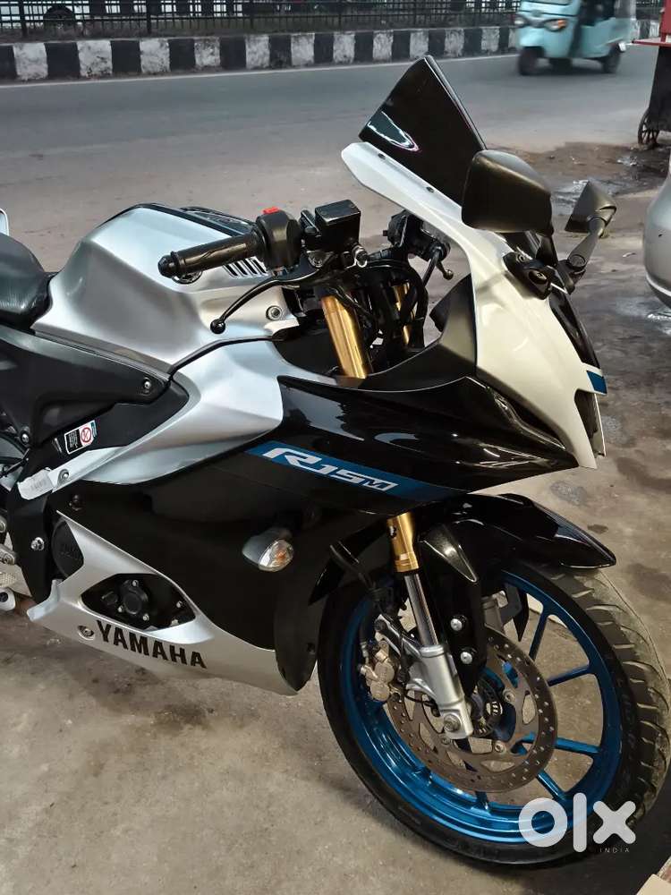 R15v4 M Top model, Slipper Clutch, quick shifter, traction control!