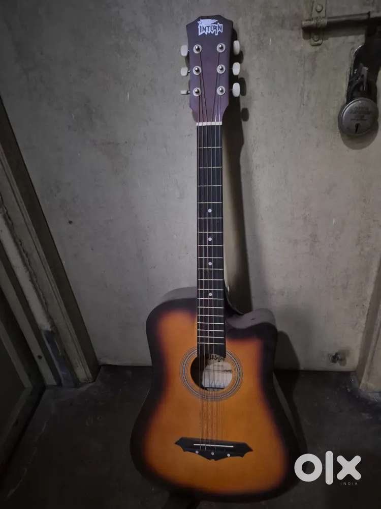 Intern guitar