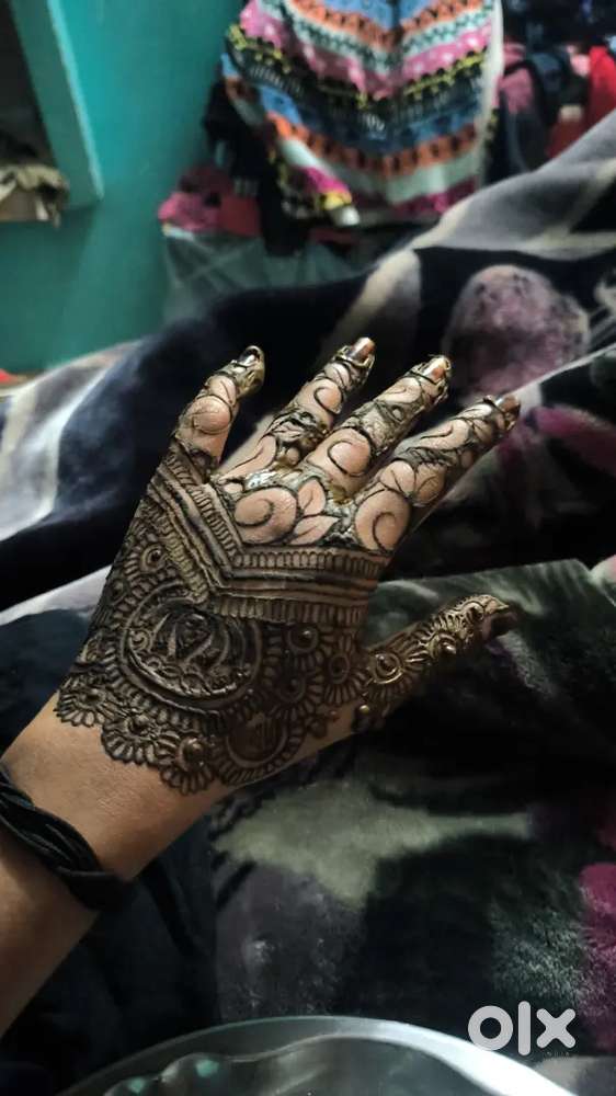 I'm a mehendi & party make-up artist if anyone want please contact me