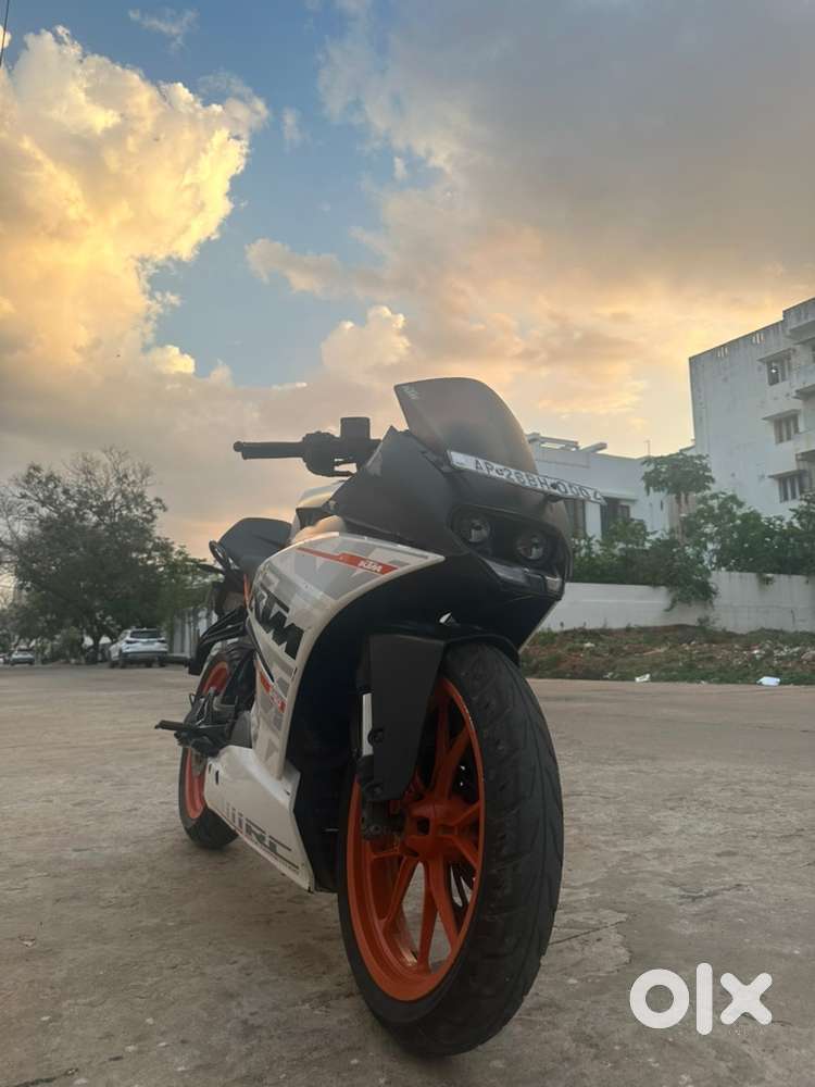 7500 kms driven KTM RC 390 BS3 in showroom condition (engine rebuild)