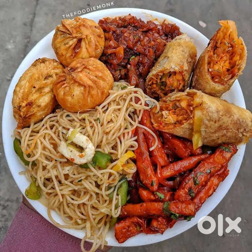 मोमोज, बर्गर , चाऊमीन बनाने के लिए एक कारीगर चहिए