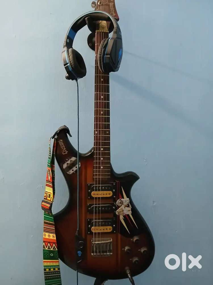 Guitar with Box and zoom