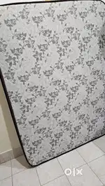 Light weight Queen size mattress 75*60*5 in good condition