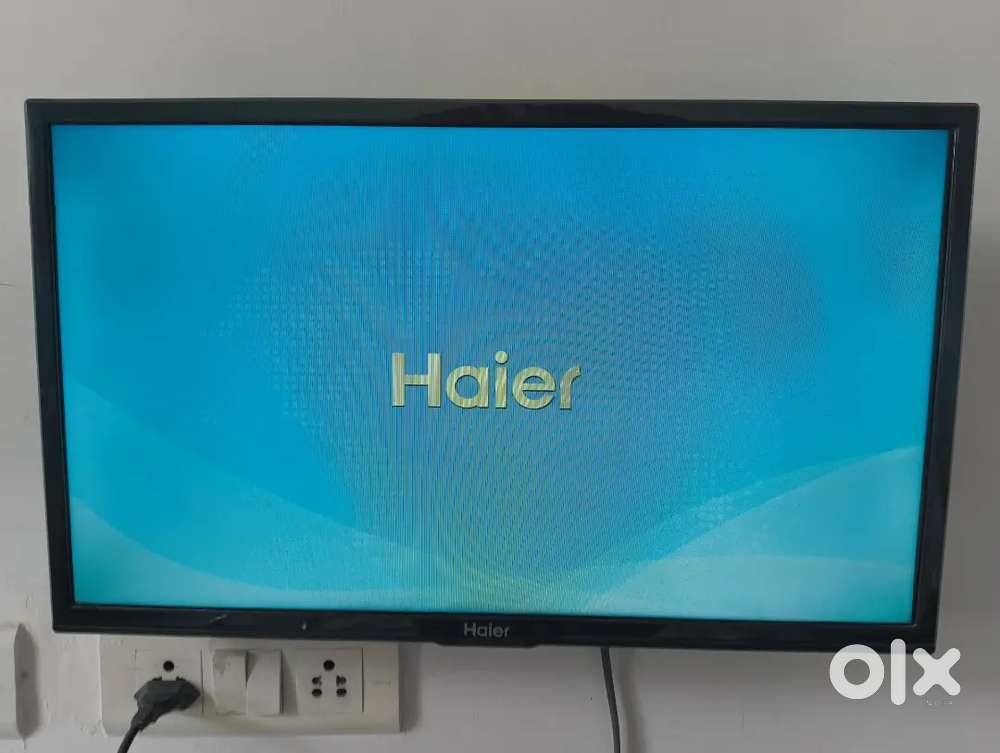 HAEIR NEW CONDITION 24 INCH TV / MONITOR