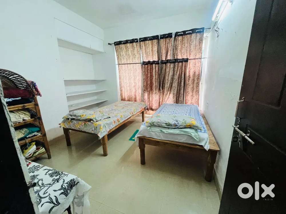 Female flatmate required