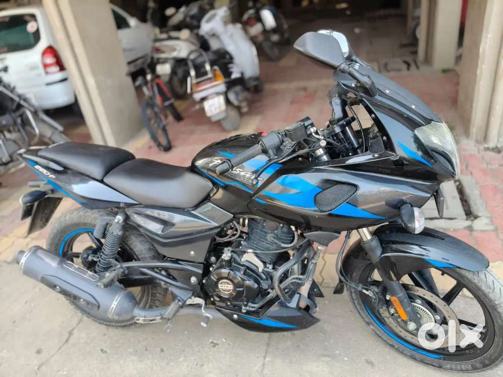 Bajaj palsar 220 model 2023 owner 2