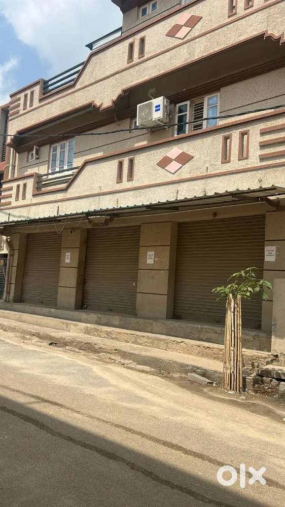 Corner property Deposit 60000 rent 6000
