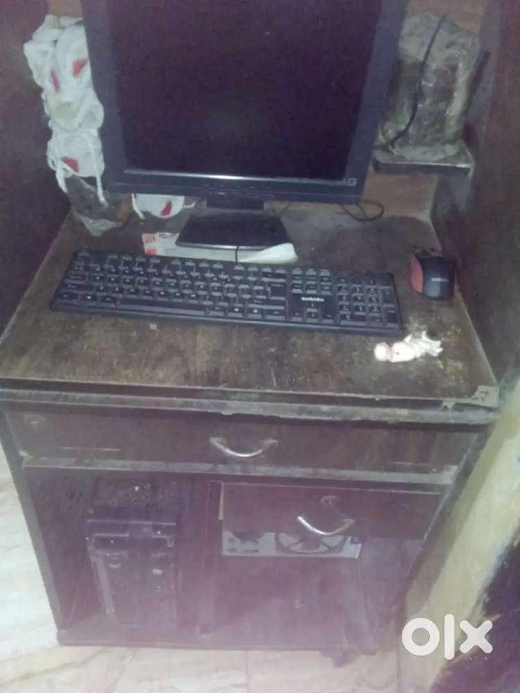 Selling Computer and Table