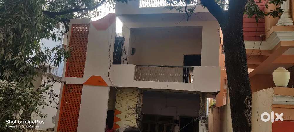 Old construction house plot rate me bechna h, 50mts from jain temple