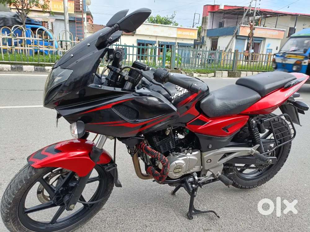 Pulsar 220 F