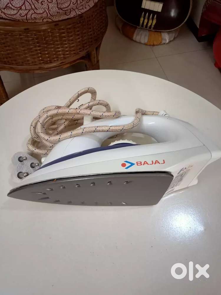02 items:: Steam Iron (press),  Hair Straightener
