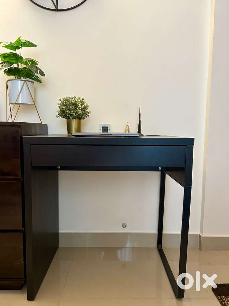 IKEA Study/Work Table - Minimalist, Sturdy & Like New!