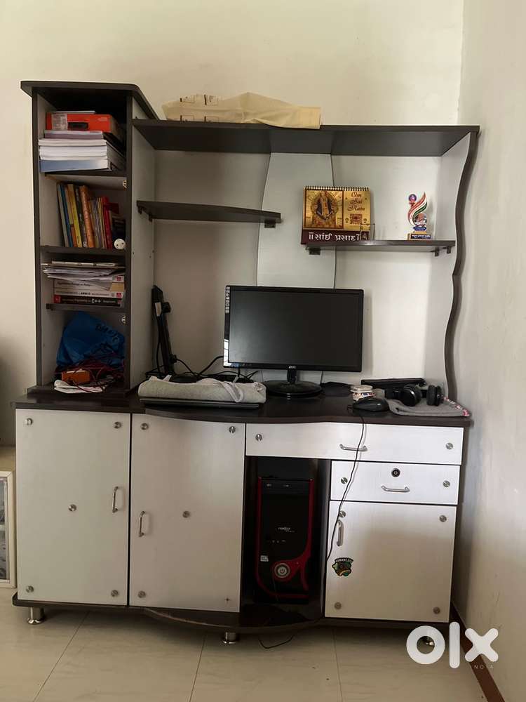 Computer Table with Bookshelf and Storage Cabinets