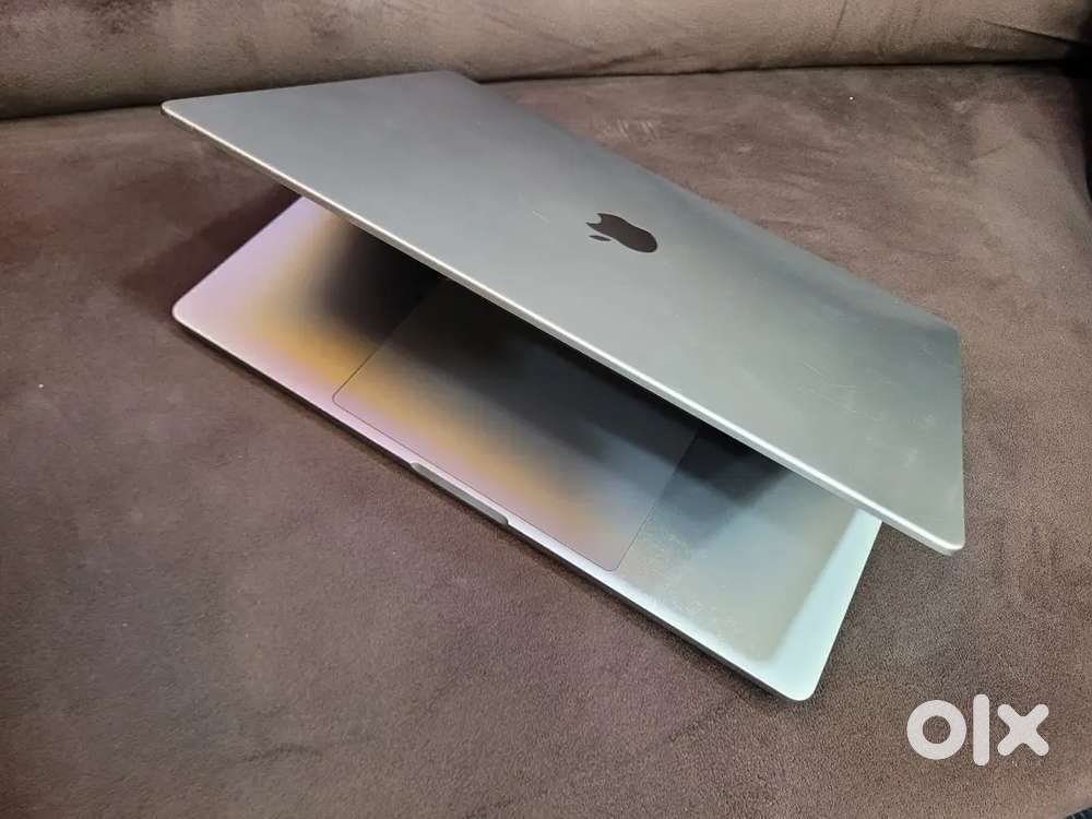 MacBook pro A2485  M1 16 Inch 16 GB Ram SSD 512 GB