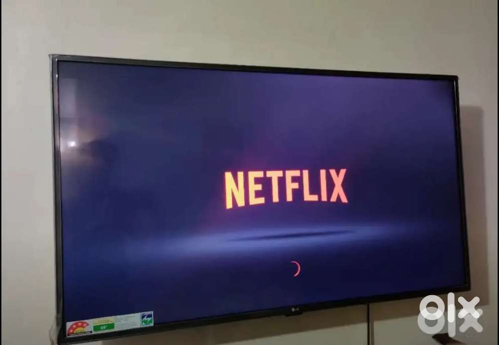 LG 43cm Full HD LED Smart WebOs Tv