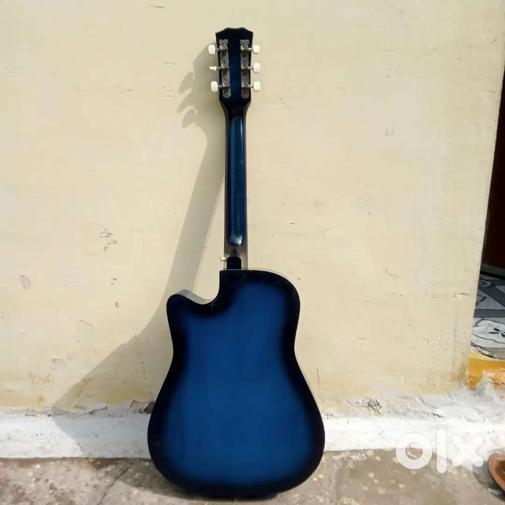 Guitar in Excellent Condition  Hardly Used  Great Sound