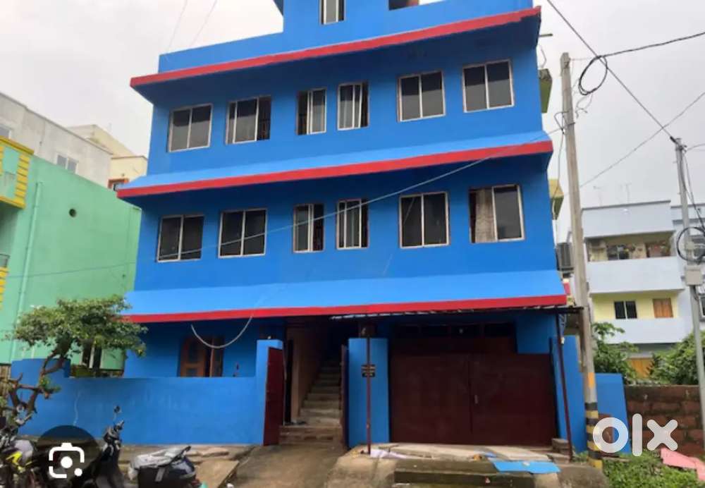 Batchlor, family room