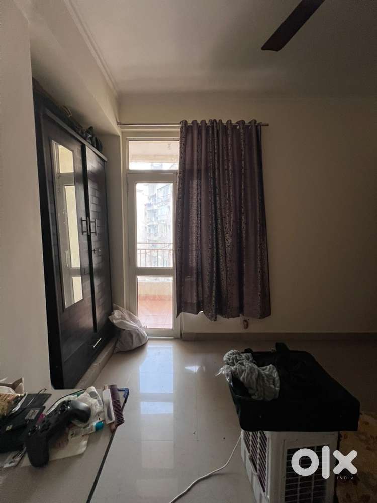 1 room available in 2bhk