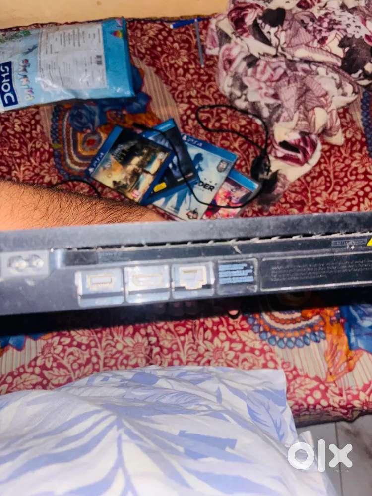 Ps4 brand new condition for one controller 3 games and 500 GB