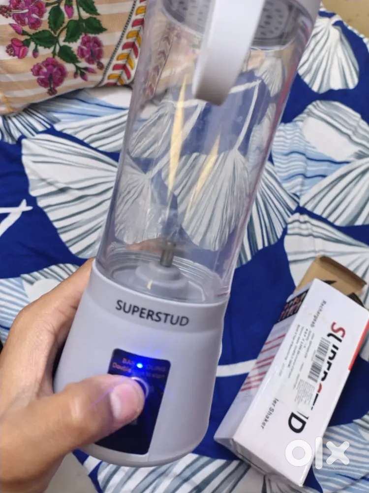 Portable mini juicer