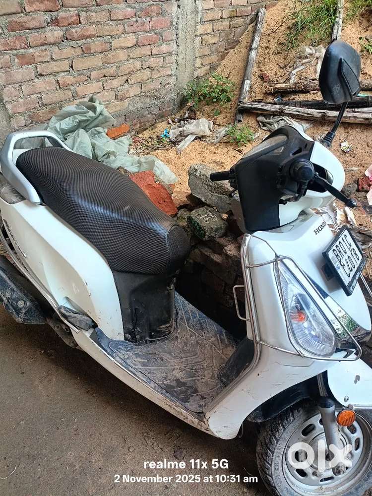 Good condition white scooty