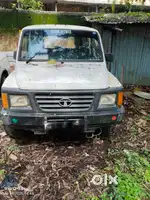 Tata sumo white colour one hand